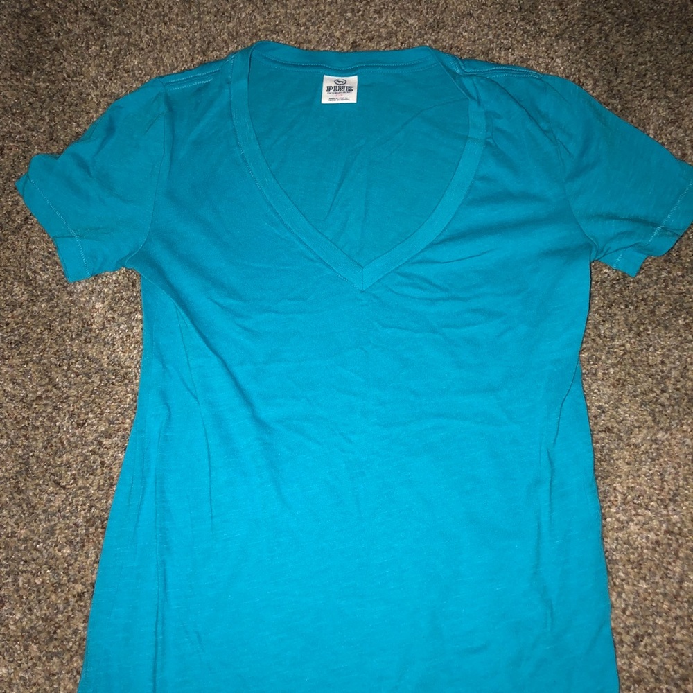 Blue VS pink Vneck